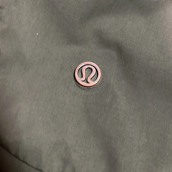 VGUC Lululemon Definitely Raining Jacket (US 6) - Gator Green - Picture 16 of 16